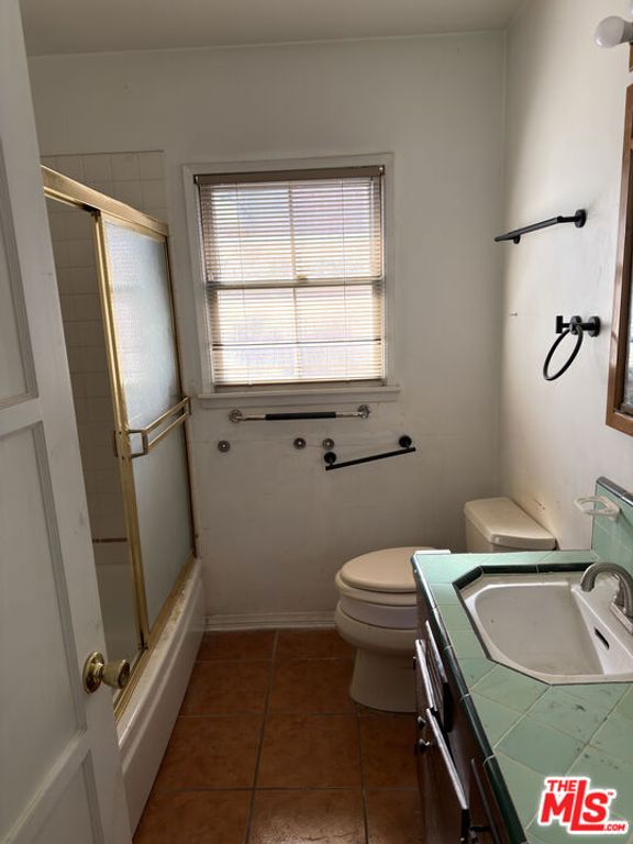 Image 12 of property listing at 8230 Kyle Street, Sunland, CA 91040