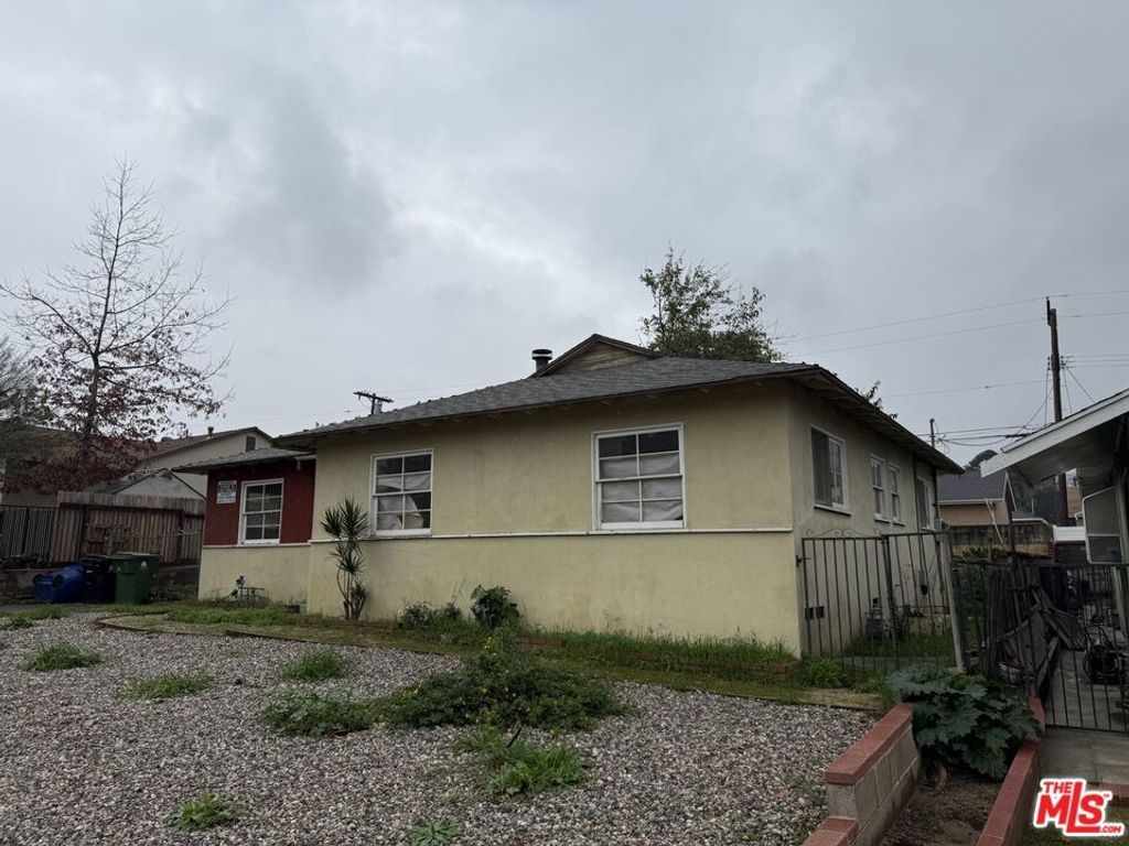 Image 2 of property listing at 8230 Kyle Street, Sunland, CA 91040