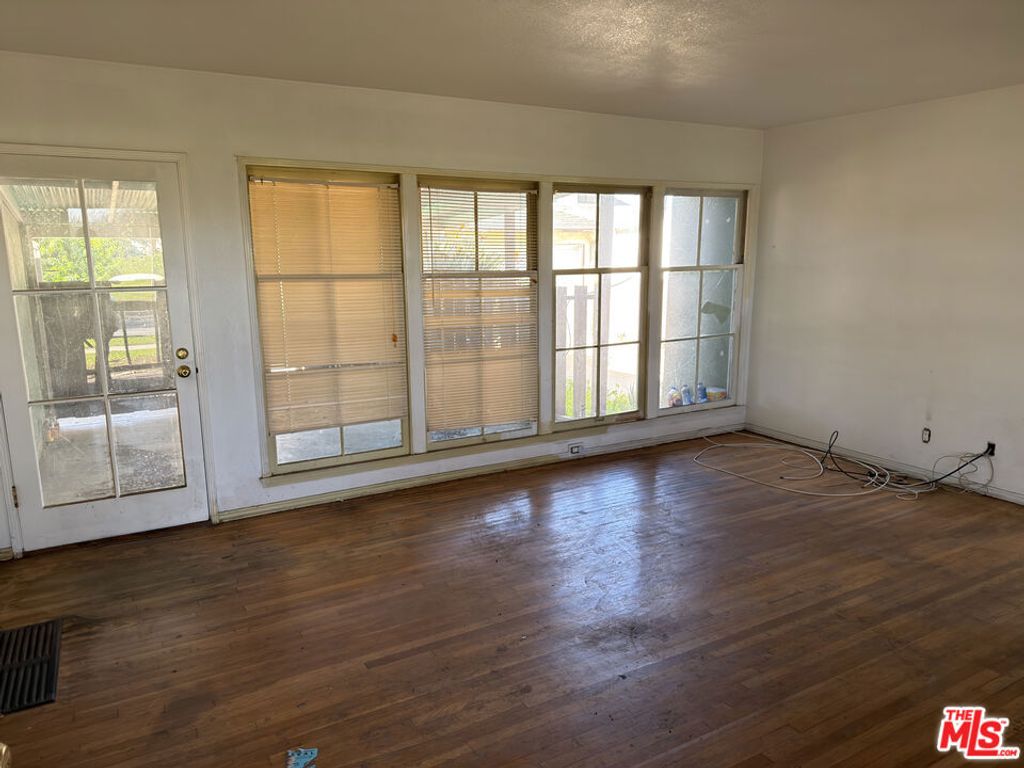 Image 7 of property listing at 8230 Kyle Street, Sunland, CA 91040