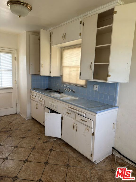 Image 9 of property listing at 8230 Kyle Street, Sunland, CA 91040