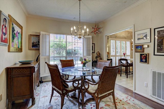 2125 Bering Drive 2125, Houston, TX 77057