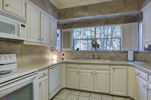 2125 Bering Drive 2125, Houston, TX 77057