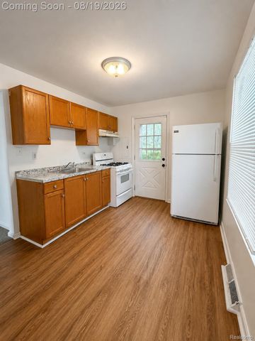13681 Hendricks Avenue, Warren, MI 48089
