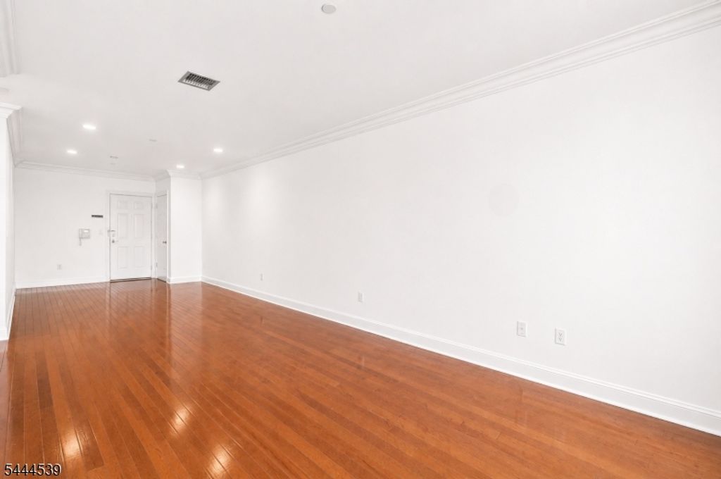 180 Edgewater Rd, Cliffside Park Boro, NJ 07010 — photo 4