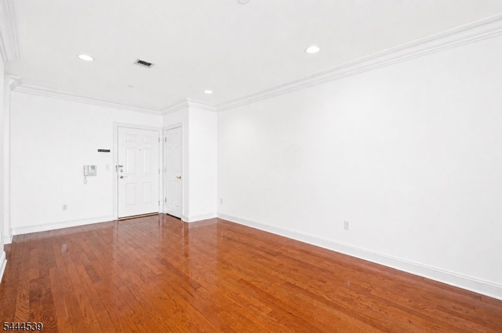 180 Edgewater Rd, Cliffside Park Boro, NJ 07010 — photo 5