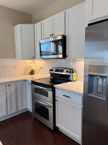 1625 E Woodbrook Ln, Derby, KS 67037