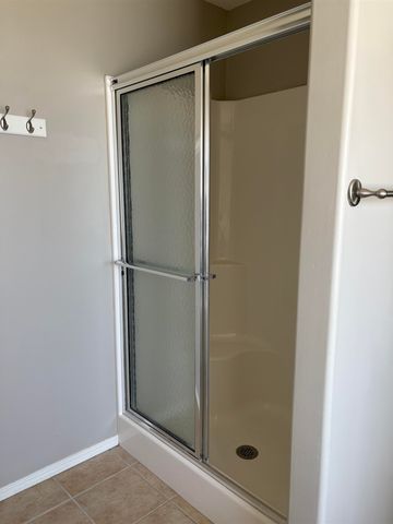 1625 E Woodbrook Ln, Derby, KS 67037