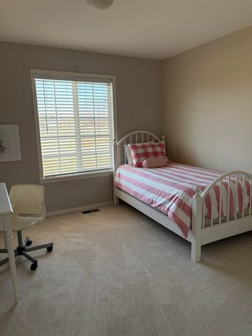 1625 E Woodbrook Ln, Derby, KS 67037