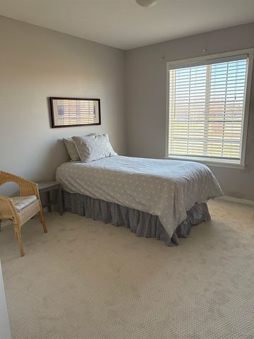 1625 E Woodbrook Ln, Derby, KS 67037