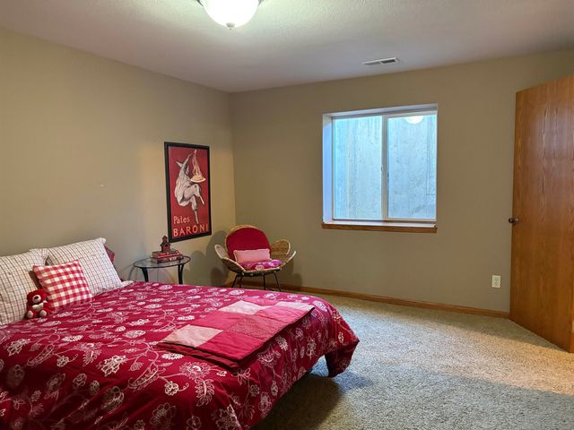 1625 E Woodbrook Ln, Derby, KS 67037