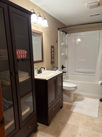 1625 E Woodbrook Ln, Derby, KS 67037