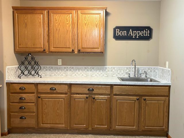 1625 E Woodbrook Ln, Derby, KS 67037