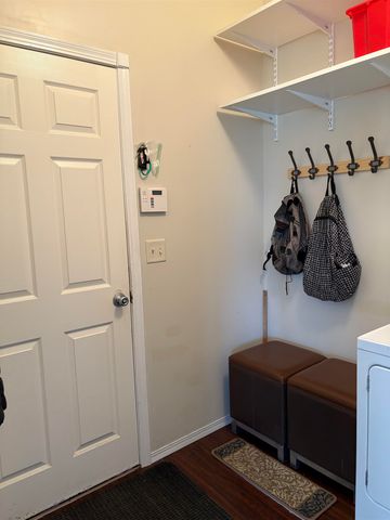 1625 E Woodbrook Ln, Derby, KS 67037