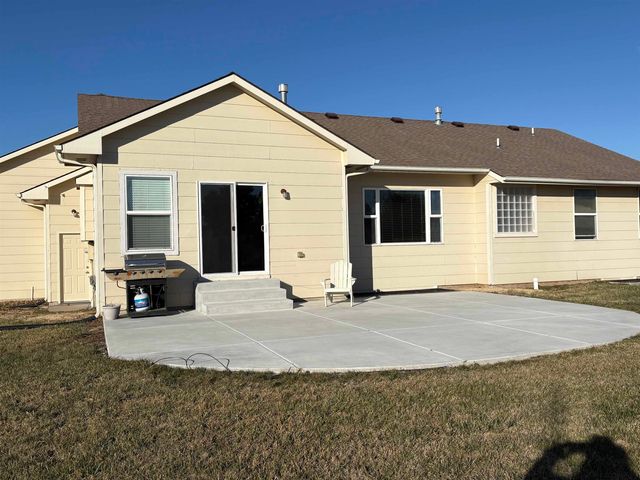 1625 E Woodbrook Ln, Derby, KS 67037