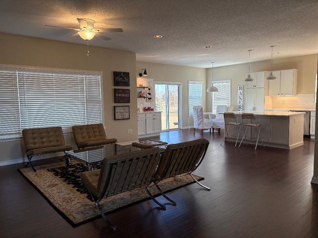 1625 E Woodbrook Ln, Derby, KS 67037