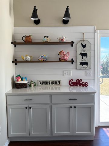 1625 E Woodbrook Ln, Derby, KS 67037