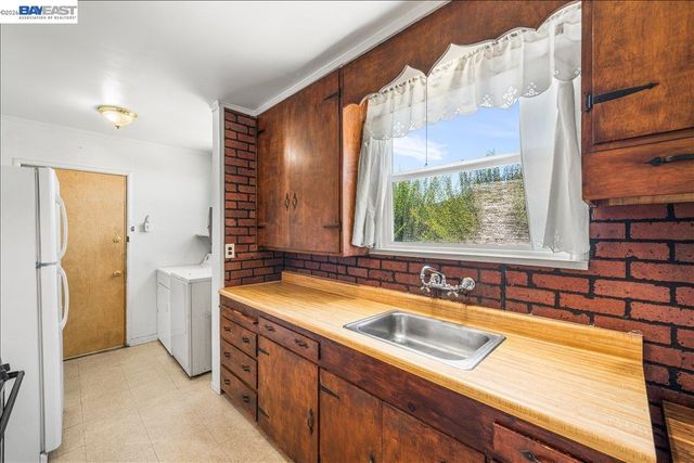 1462 155Th Ave, Ashland, CA 94578