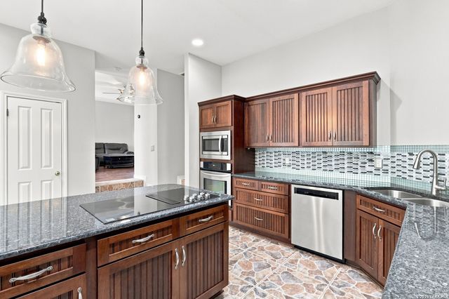 8730 Iliad, Universal City, TX 78148
