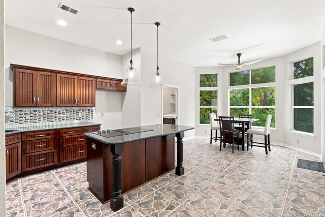 8730 Iliad, Universal City, TX 78148