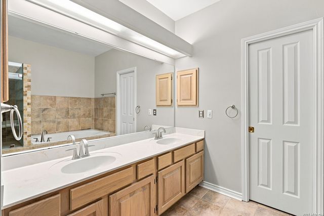 8730 Iliad, Universal City, TX 78148