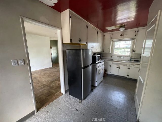 17435 Runnymede Street, Van Nuys, CA 91406