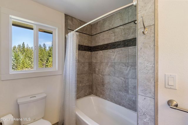 1169 Algoma Spur RD, Sagle, ID 83860
