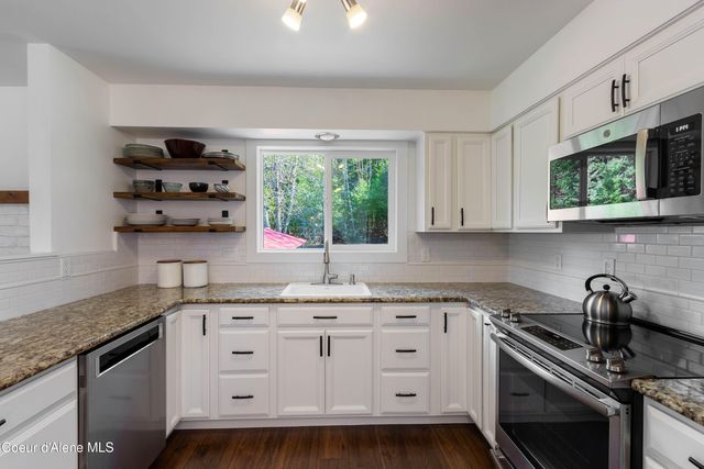 1169 Algoma Spur RD, Sagle, ID 83860