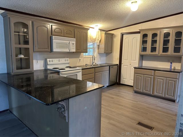 1931 Coon Creek, Eufaula, OK 74432