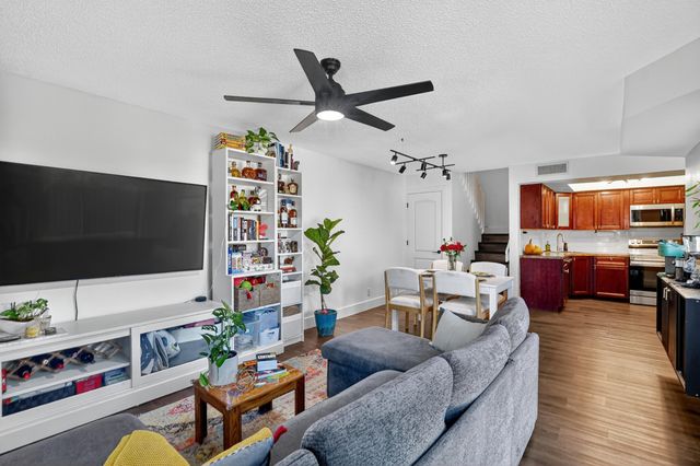 4005 Village Drive B, Delray Beach, FL 33445