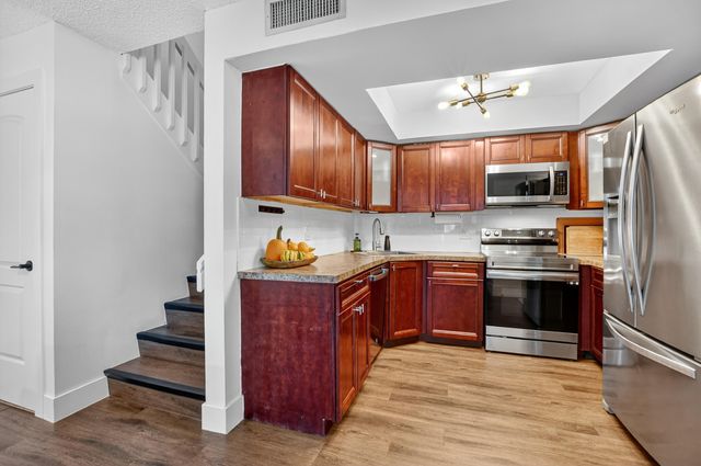 4005 Village Drive B, Delray Beach, FL 33445