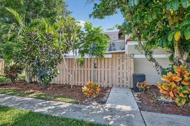 4005 Village Drive B, Delray Beach, FL 33445