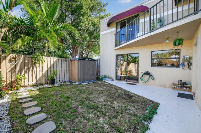 4005 Village Drive B, Delray Beach, FL 33445