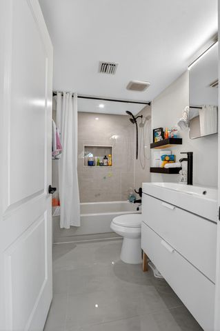 4005 Village Drive B, Delray Beach, FL 33445