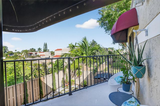 4005 Village Drive B, Delray Beach, FL 33445