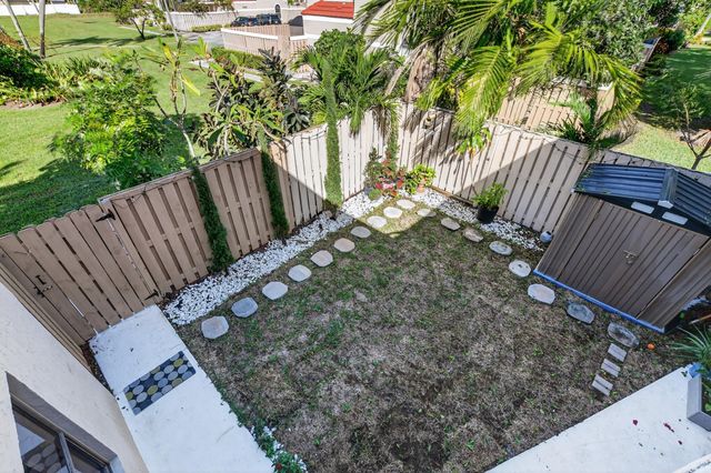 4005 Village Drive B, Delray Beach, FL 33445