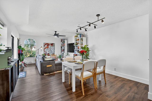 4005 Village Drive B, Delray Beach, FL 33445