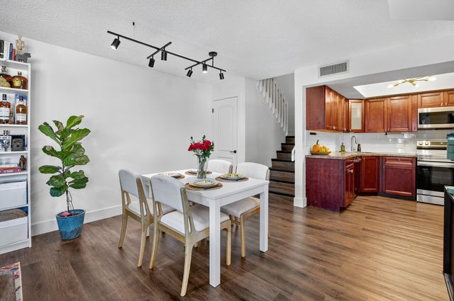 4005 Village Drive B, Delray Beach, FL 33445