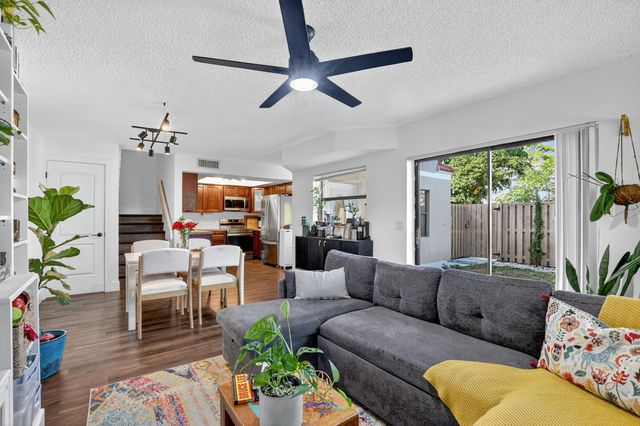 4005 Village Drive B, Delray Beach, FL 33445