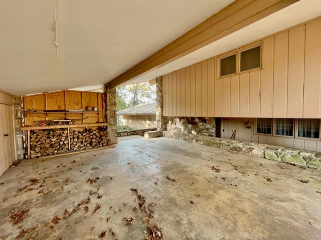 135 Iroquois Dr, Cherokee Village, AR 72529