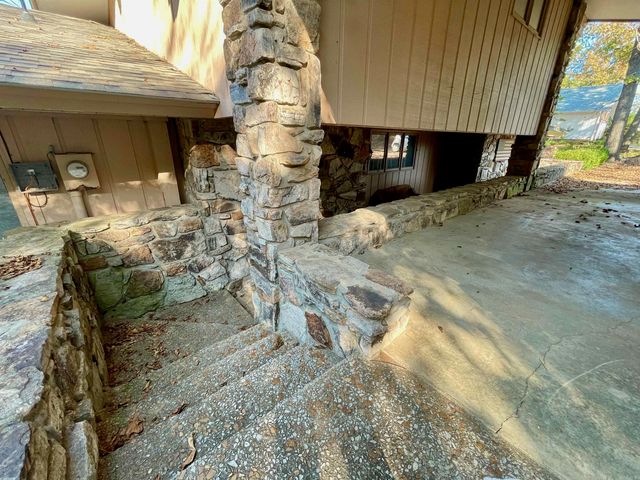 135 Iroquois Dr, Cherokee Village, AR 72529