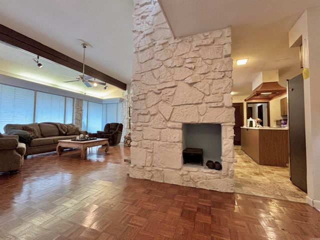 135 Iroquois Dr, Cherokee Village, AR 72529