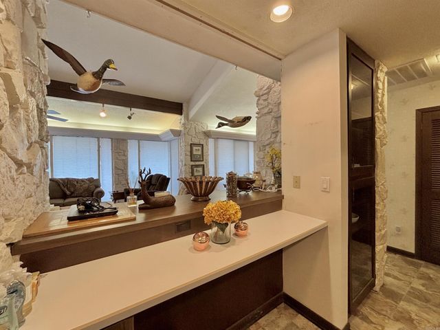 135 Iroquois Dr, Cherokee Village, AR 72529