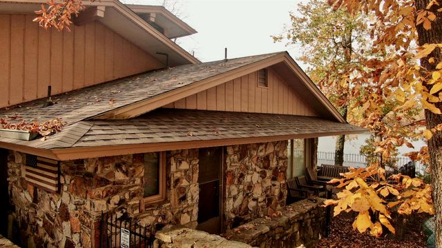 135 Iroquois Dr, Cherokee Village, AR 72529