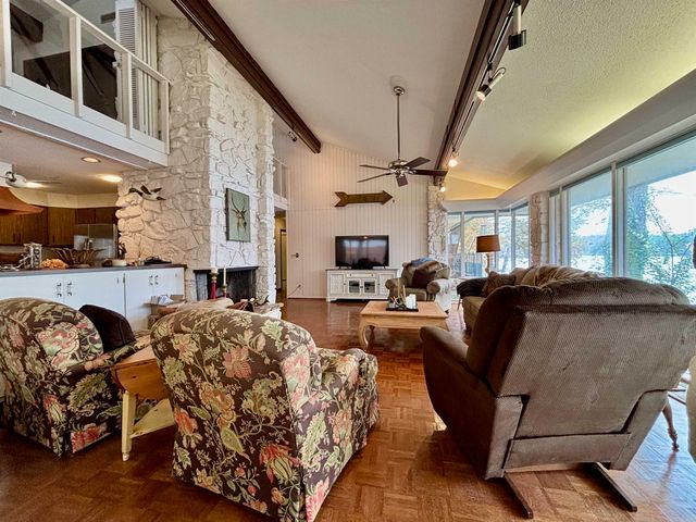 135 Iroquois Dr, Cherokee Village, AR 72529