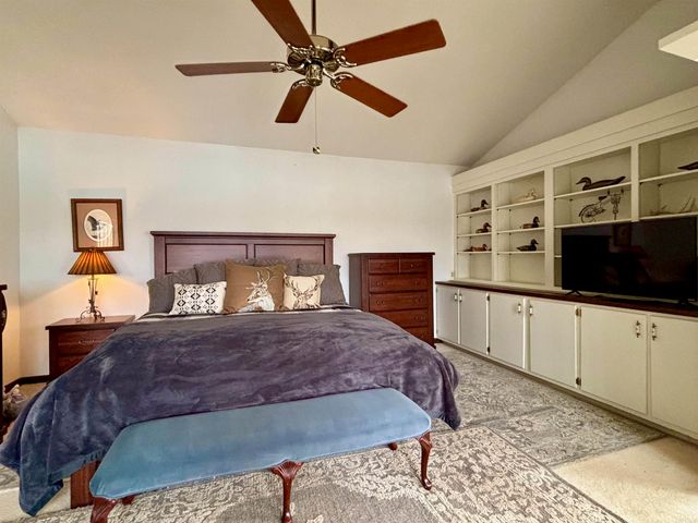 135 Iroquois Dr, Cherokee Village, AR 72529