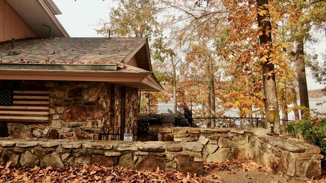 135 Iroquois Dr, Cherokee Village, AR 72529