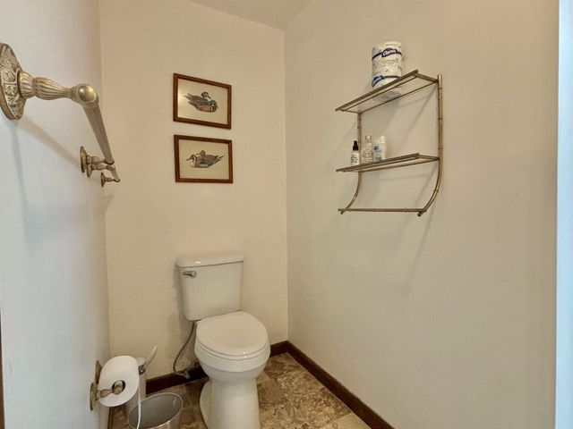 135 Iroquois Dr, Cherokee Village, AR 72529