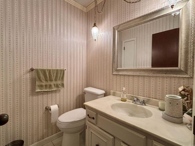 135 Iroquois Dr, Cherokee Village, AR 72529