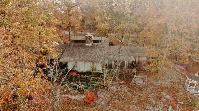 135 Iroquois Dr, Cherokee Village, AR 72529