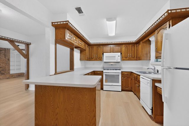 213 Gregory Drive, Desoto, TX 75115